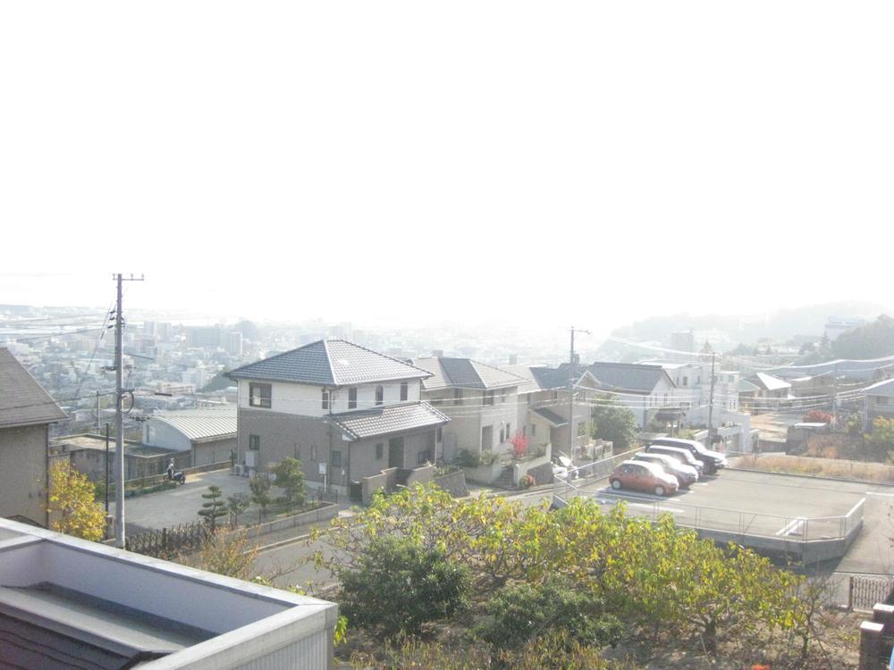 View photos from the dwelling unit. Landscape from the second floor balcony. Panoramic views of Hiroshima and Hiroshima Bay is.