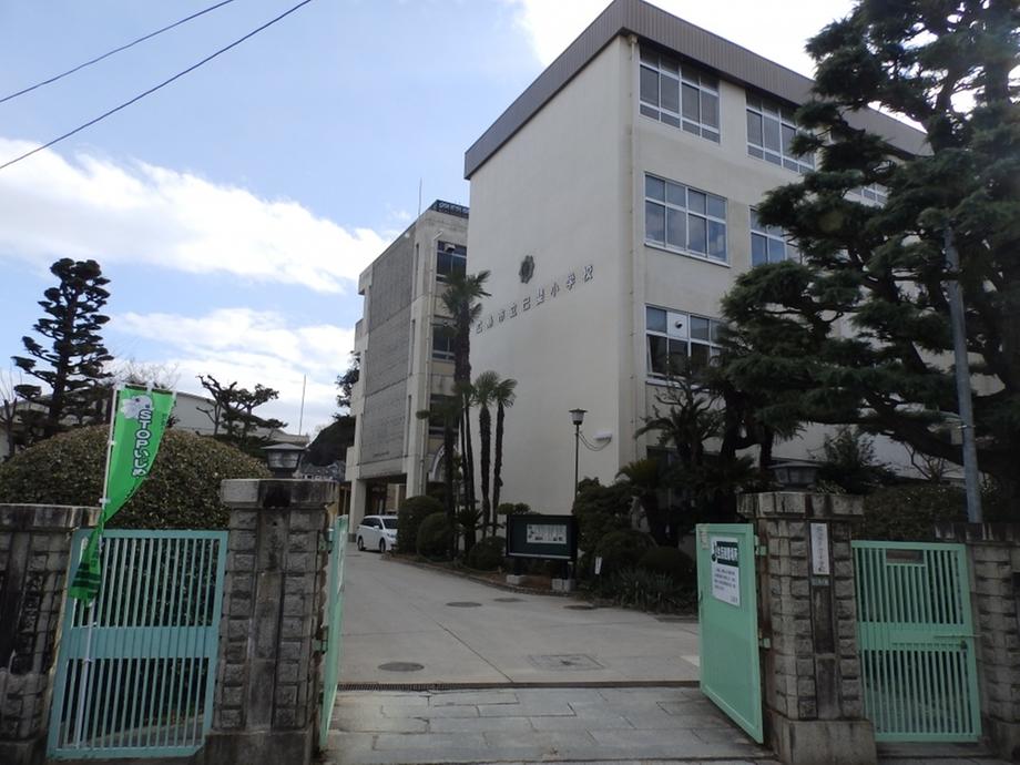 Primary school. 352m to Hiroshima City Museum of Koi Primary School