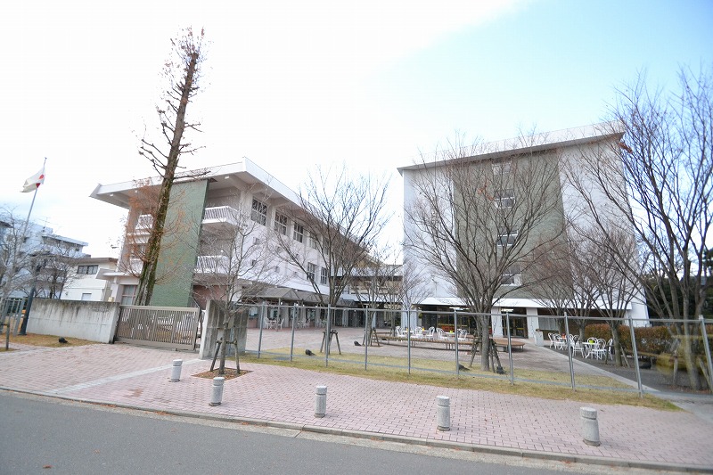 University ・ Junior college. Private Suzugamine Women's College (University of ・ 635m up to junior college)