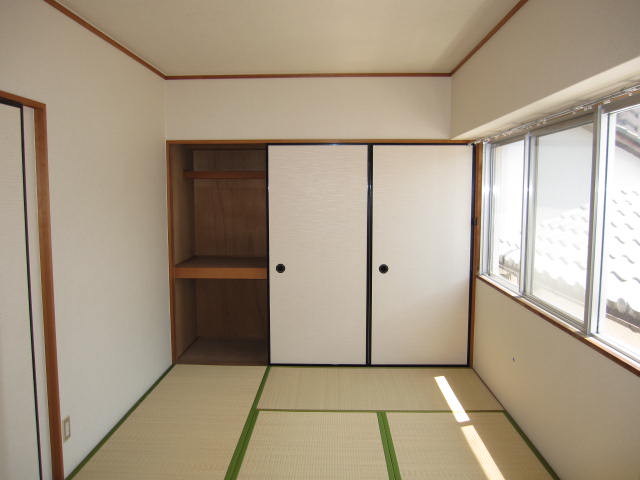 Receipt.  ☆ It is a beautiful Japanese-style room. It is already decorated.