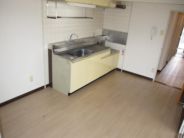 Living and room.  ☆ YukaCho already exchange. Is beautiful. There is a refrigerator yard.