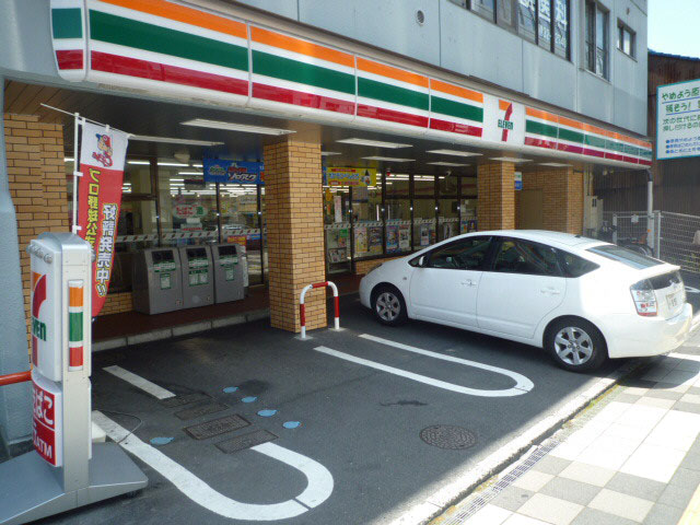 Convenience store. Seven-Eleven Hiroshima new Kannon Bridge store up (convenience store) 120m