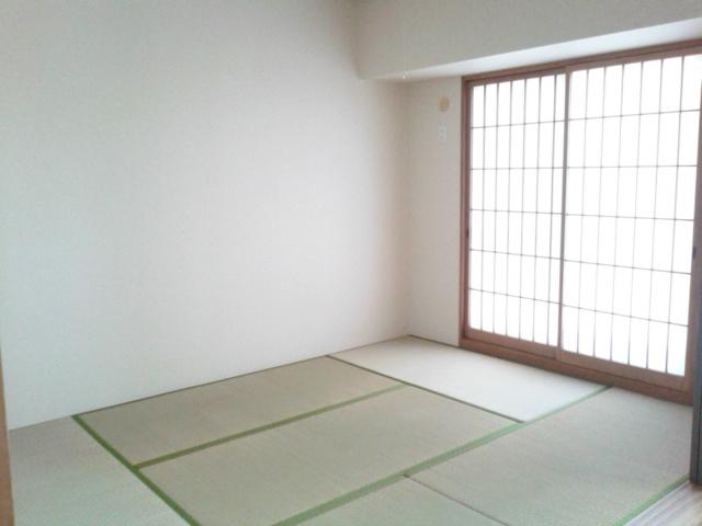 Non-living room. Bright Japanese-style room that led to the living room