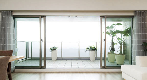 Interior.  [Center open sash] Increase the ventilation effect, View is also good. (A type same specifications)
