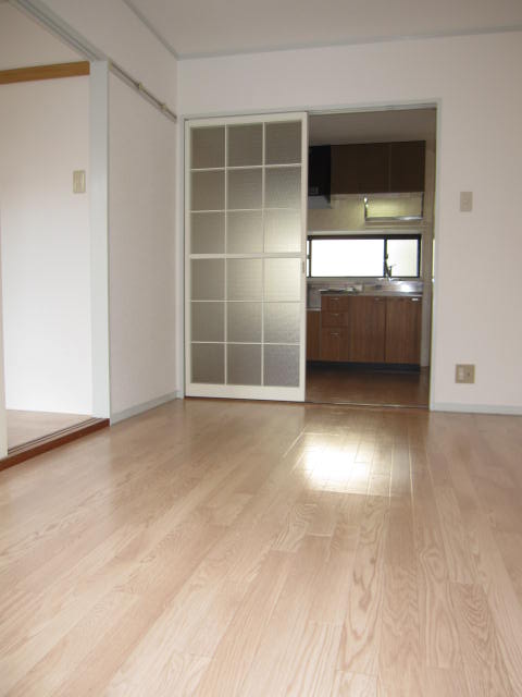 Living and room.  ☆ Is decorated already room. Is beautiful.