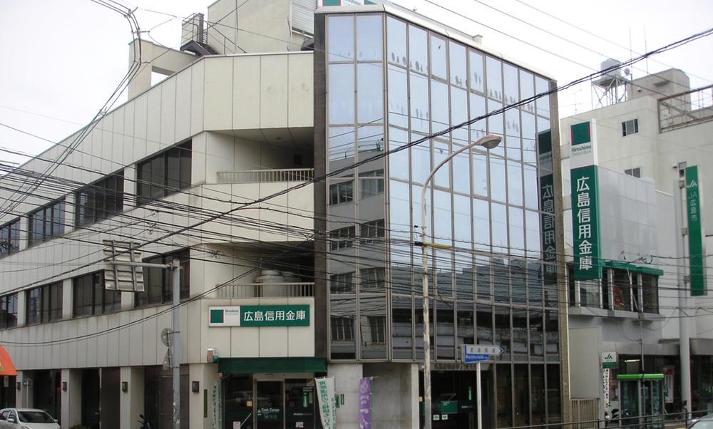 Bank. Hiroshimashin'yokinko Koi to the branch 851m