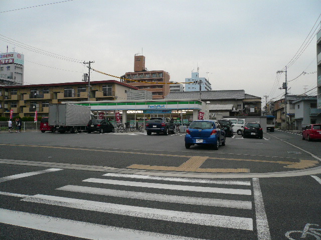 Convenience store. FamilyMart Minamikan'on-chome store up (convenience store) 494m