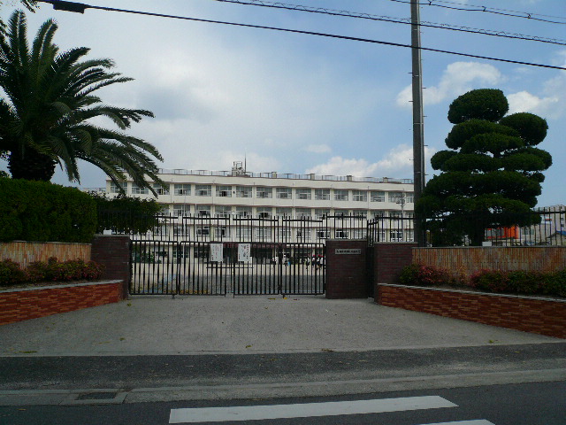 Primary school. 515m to Hiroshima Municipal Minamikan'on elementary school (elementary school)