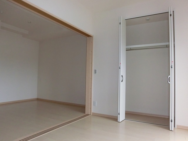 Living and room. Western-style → LDK