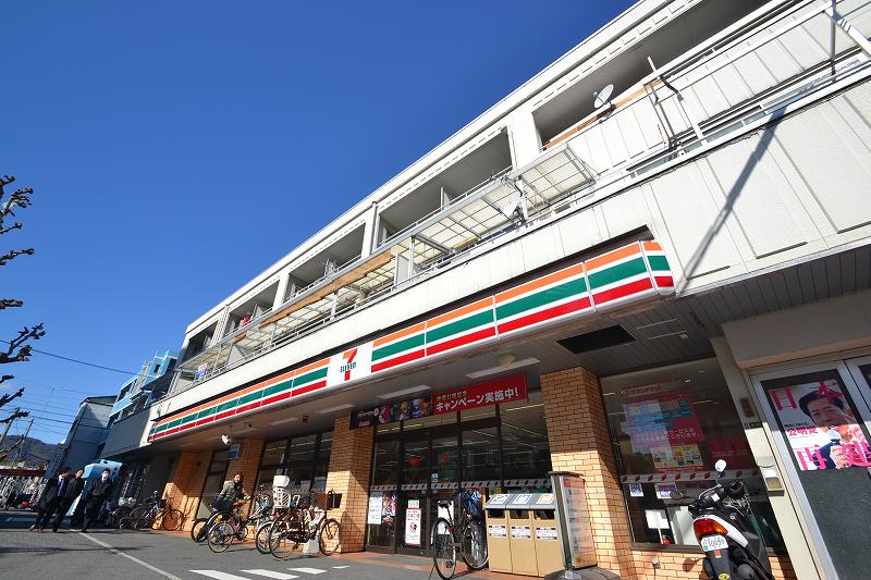 Convenience store. Seven-Eleven Hiroshima Kamitenma cho store (convenience store) to 447m