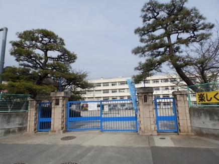 Primary school. 273m to Hiroshima City Museum of Kusatsu Elementary School (elementary school)