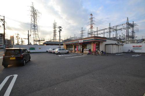 Convenience store. Seven-Eleven Kusatsuhigashi store up (convenience store) 241m