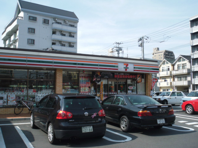 Convenience store. 262m to Seven-Eleven (convenience store)