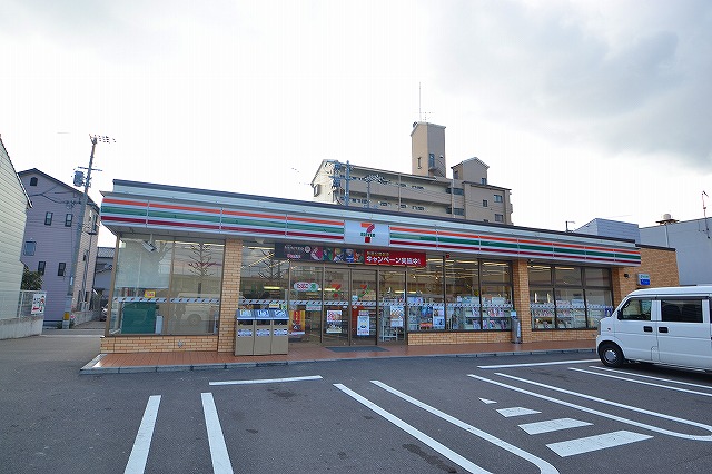 Convenience store. Seven-Eleven Kusunoki 2-chome up (convenience store) 140m