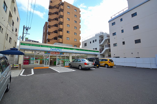 Convenience store. FamilyMart Misasa-cho, three-chome up (convenience store) 410m
