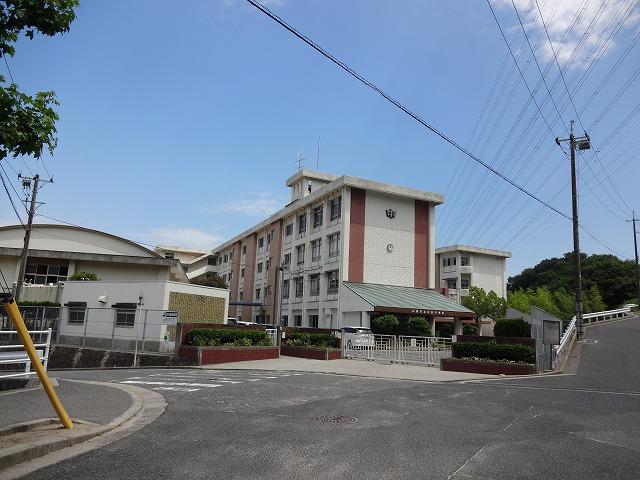 Junior high school. Furuta junior high school