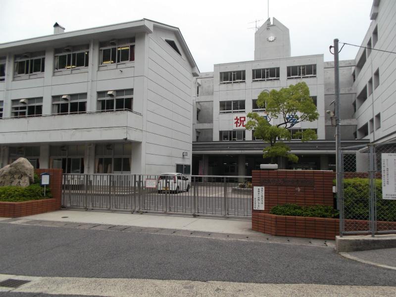 Junior high school. 1154m to Hiroshima Municipal Inokuchidai junior high school