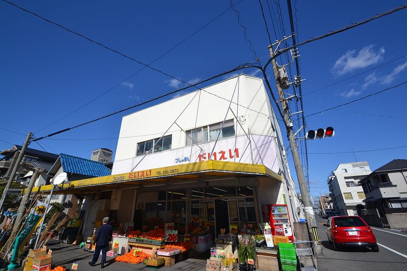 Convenience store. 372m until fresh Daiei (convenience store)