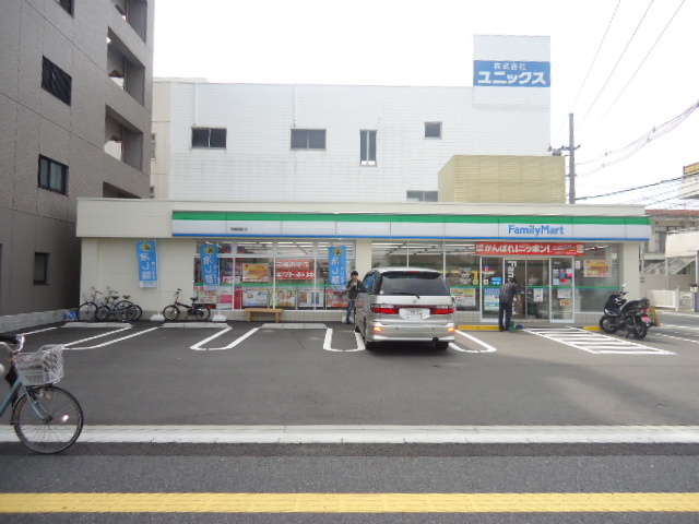 Convenience store. FamilyMart Minamikan'on 2-chome up (convenience store) 434m