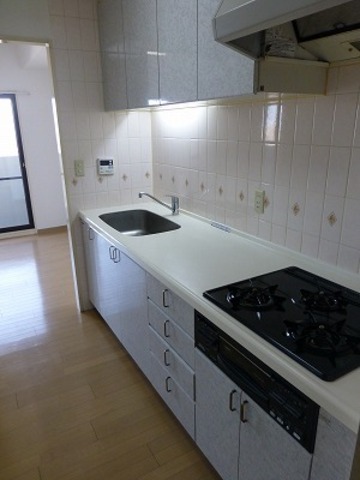 Kitchen.  ☆ Glass top stove ☆ System kitchen ☆