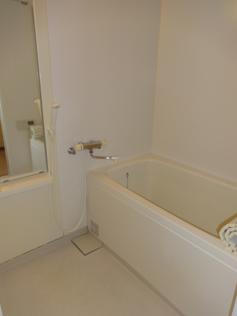 Bath.  ☆ mirror, shower, Wide bathroom of is with a hot water supply.