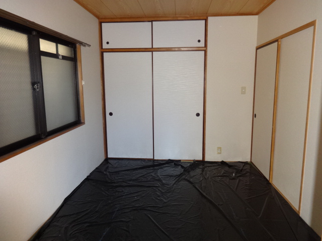 Living and room.  ☆ It is a Japanese-style room 2. There are storage depth. With a side window! !