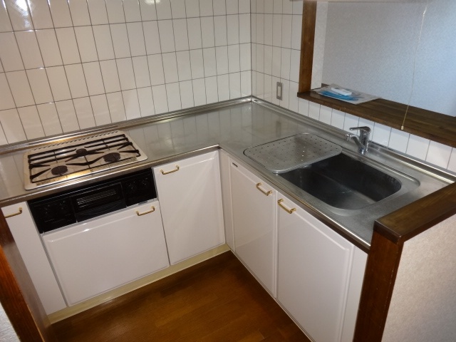 Kitchen.  ☆ It is L-shaped counter kitchen. I'm glad the system Kitchen ☆