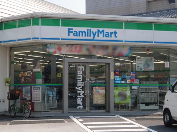 Surrounding environment. FamilyMart Higashikan'non store (3-minute walk / About 200m)