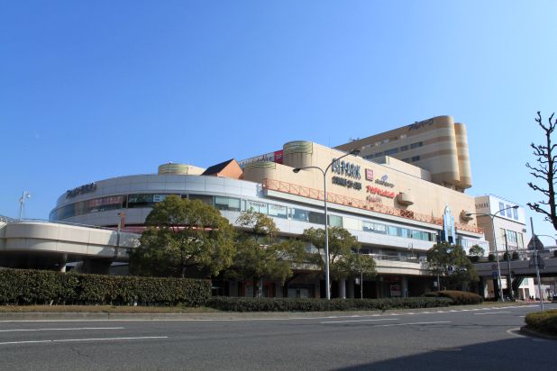 Shopping centre. 850m to Hiroshima Arupaku store (shopping center)