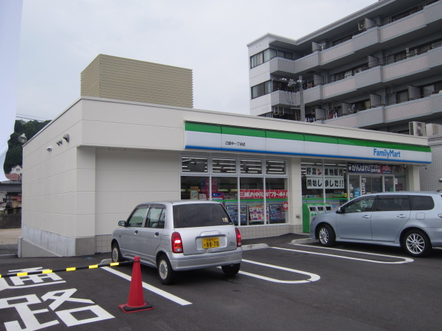 Convenience store. 280m to Family Mart (convenience store)