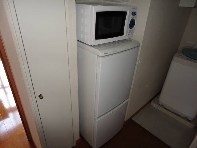 Other Equipment. It is with a fully automatic washing machine.