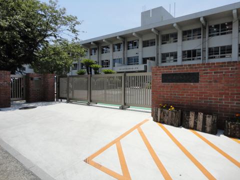 Primary school. Itsukaichi 726m to East Elementary School