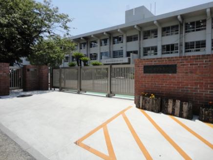 Primary school. 605m to Hiroshima Municipal Itsukaichi Higashi Elementary School