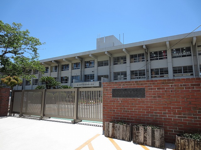 Primary school. Itsukaichi 630m east to elementary school (elementary school)