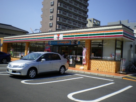 Convenience store. Seven-Eleven Itsukaichi central store up (convenience store) 450m