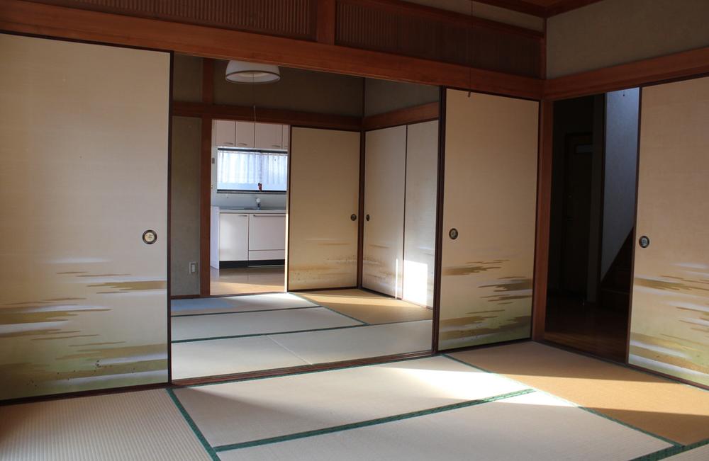 Living. Japanese-style room plus Japanese-style room Rather than a Western-style, House of the sum that Japanese-style spring in the living room.