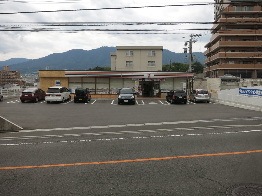 Convenience store. Seven-Eleven Hiroshima Minaga 3-chome up (convenience store) 285m