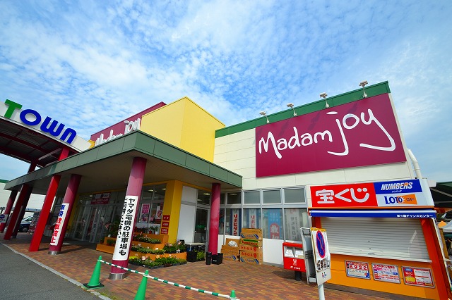 Supermarket. 722m until Madame Joy Rakurakuen store (Super)