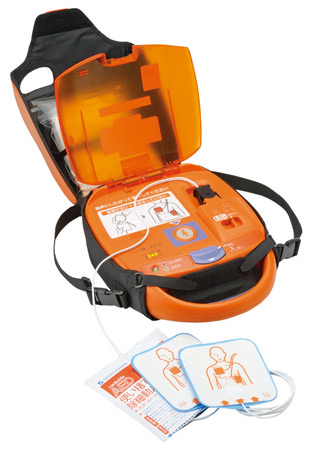 Features of the building.  [Secom ・ AED package service] In the "Hachiman Verdi Itsukaichi [Riverside]", Introduced the AED (automated external defibrillator) for lifesaving give an electric shock to the victim fell down in ventricular fibrillation.