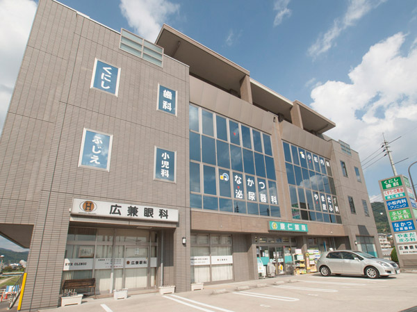 Surrounding environment. Crossroads (clinic building) (about 360m / A 5-minute walk)