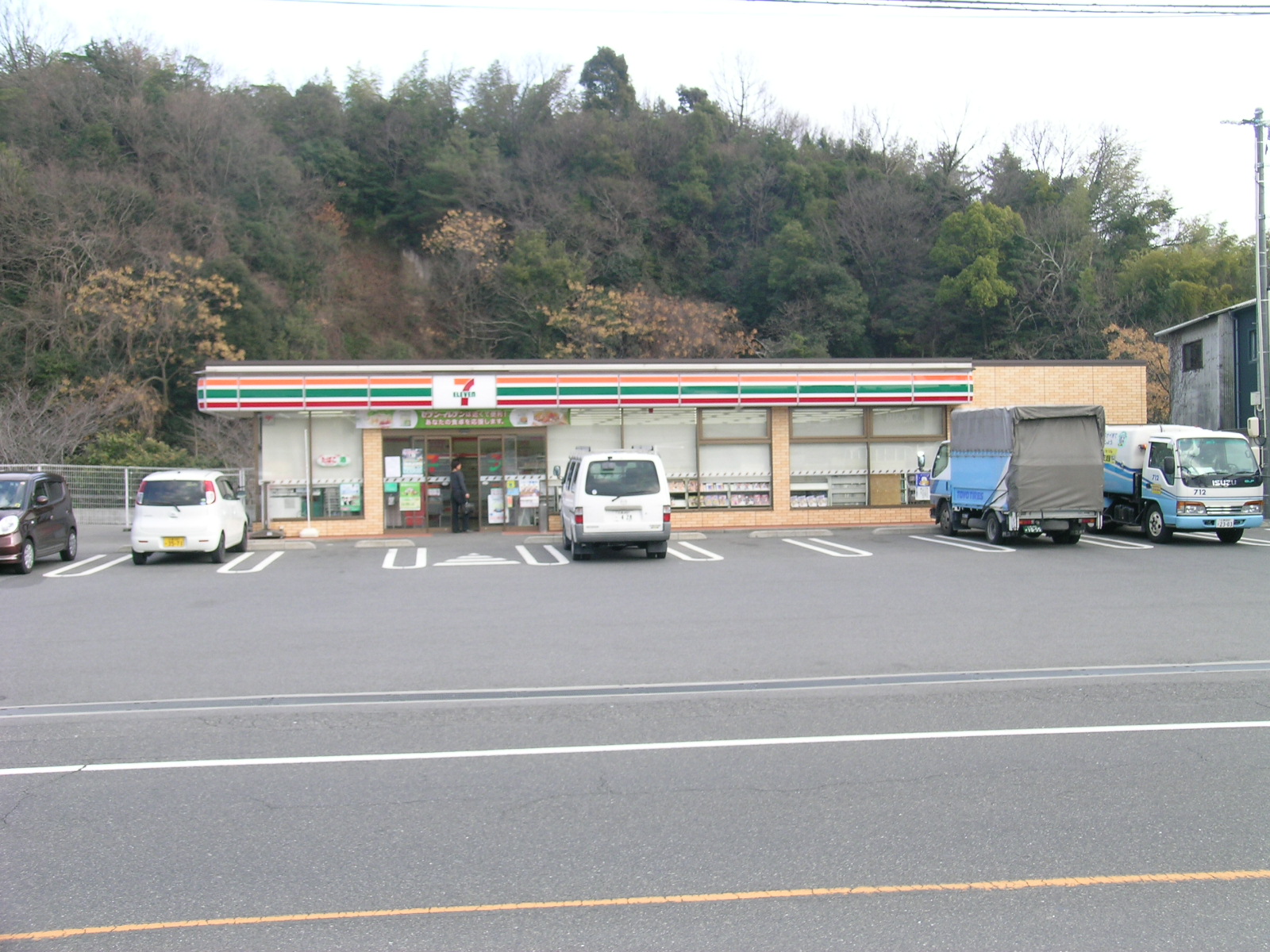 Convenience store. Seven-Eleven Hiroshima Itsukaichi 7-chome up (convenience store) 449m