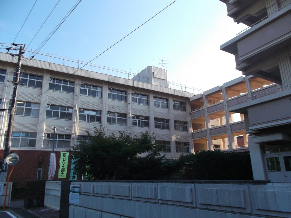 Primary school. 868m to Hiroshima Municipal Yahatahigashi Elementary School