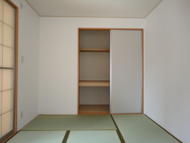 Other room space. Greater storage of Japanese-style room, You can use a wide room.