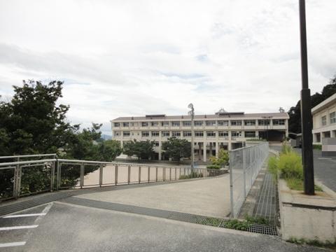 Junior high school. Shiroyama 1437m until junior high school