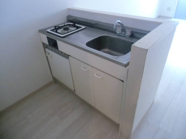 Kitchen. 1-neck with gas stove, You put a cutting board in the sink.