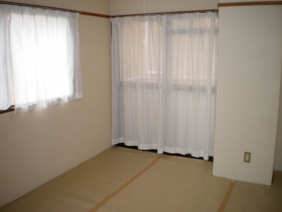 Other room space. It is also recommended for those of single people.