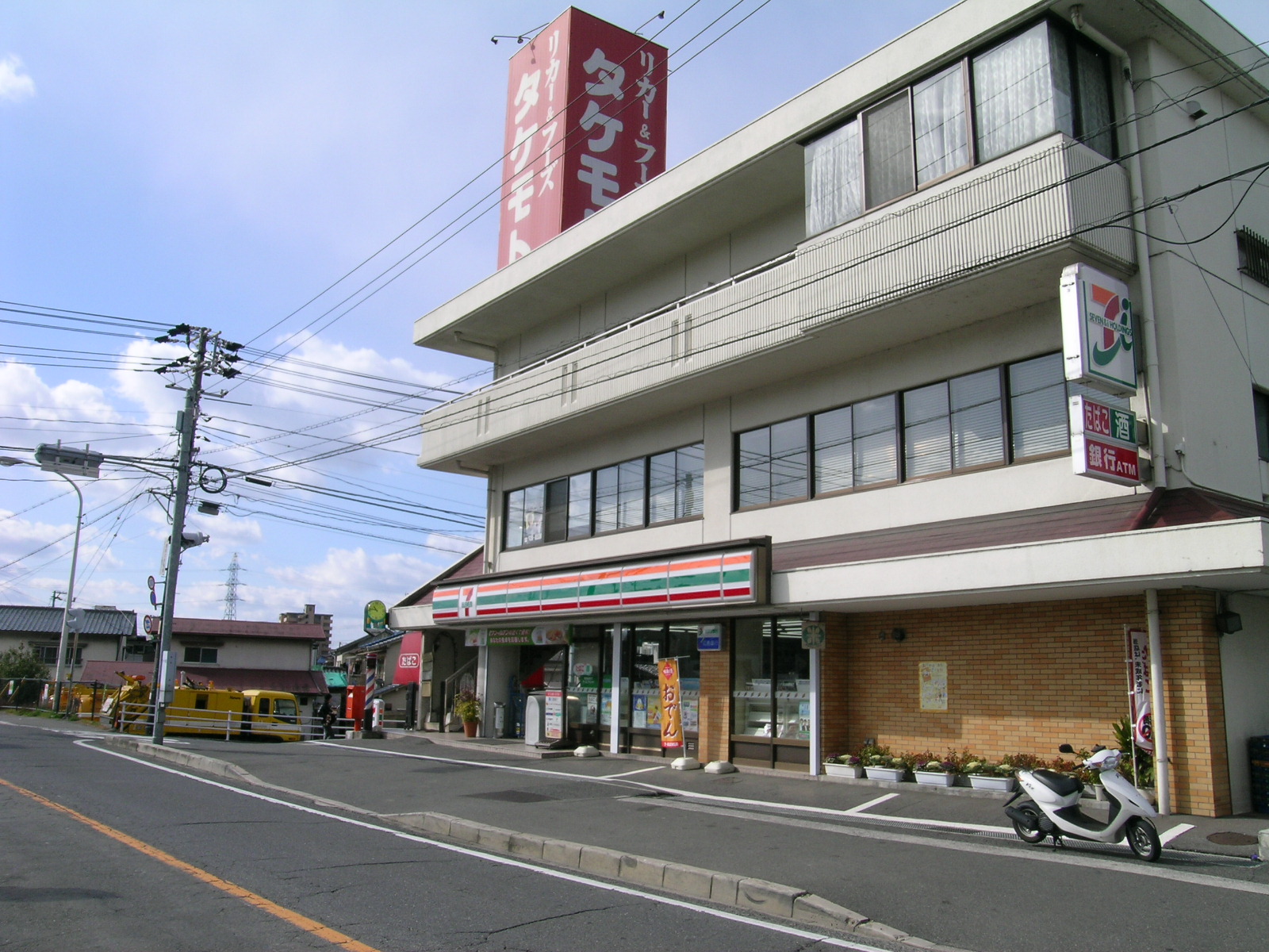 Convenience store. Seven-Eleven Hiroshima Yahata store up (convenience store) 572m