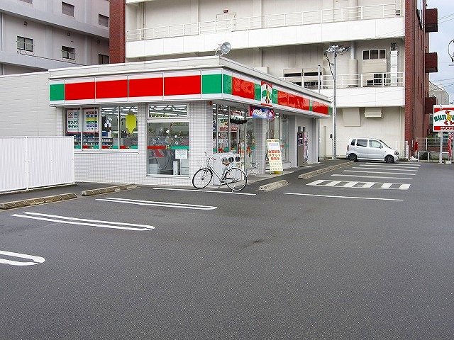 Convenience store. Thanks Hiroshima Itsukaichi store up (convenience store) 353m