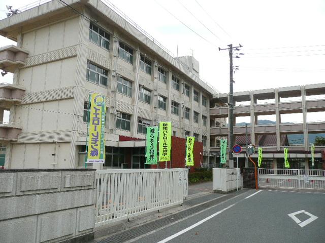Primary school. 950m to Hiroshima Municipal Yahatahigashi Elementary School
