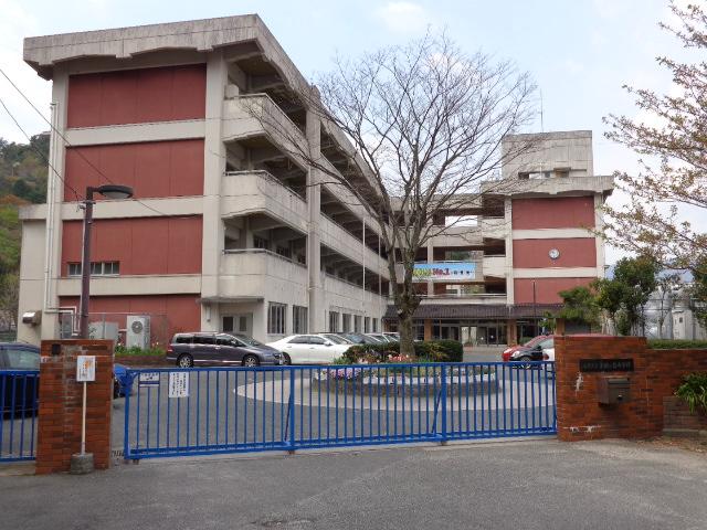 Junior high school. 1042m to Hiroshima Municipal Misuzugaoka junior high school